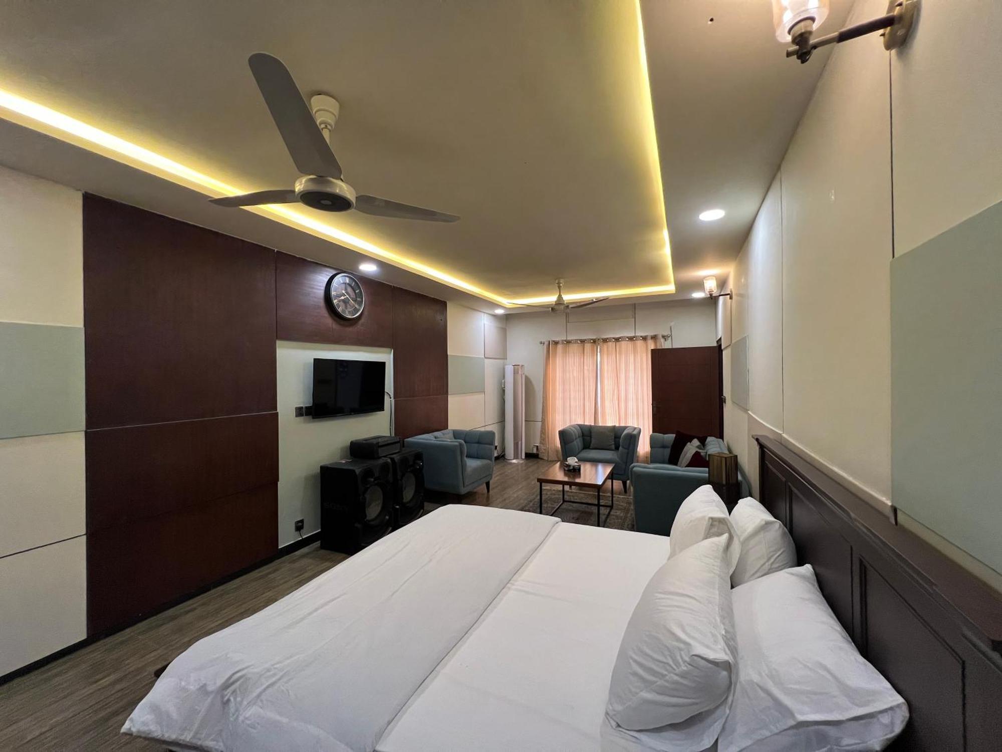 Deluxe King Room In Silverscape Residence راوالبيندي المظهر الخارجي الصورة
